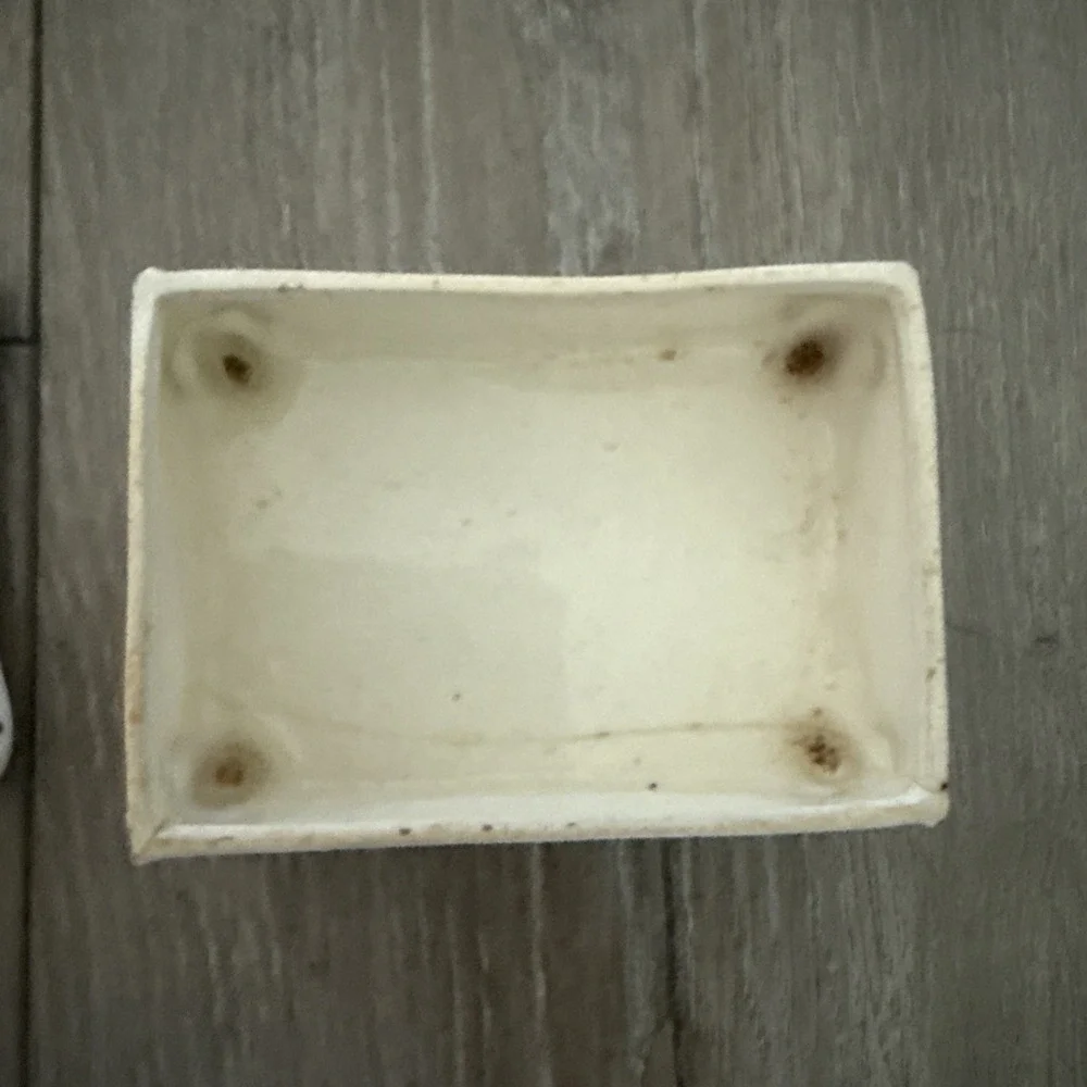 Vintage 3-D Raised Pink Roses Porcelain Trinket Box Japan *read‎